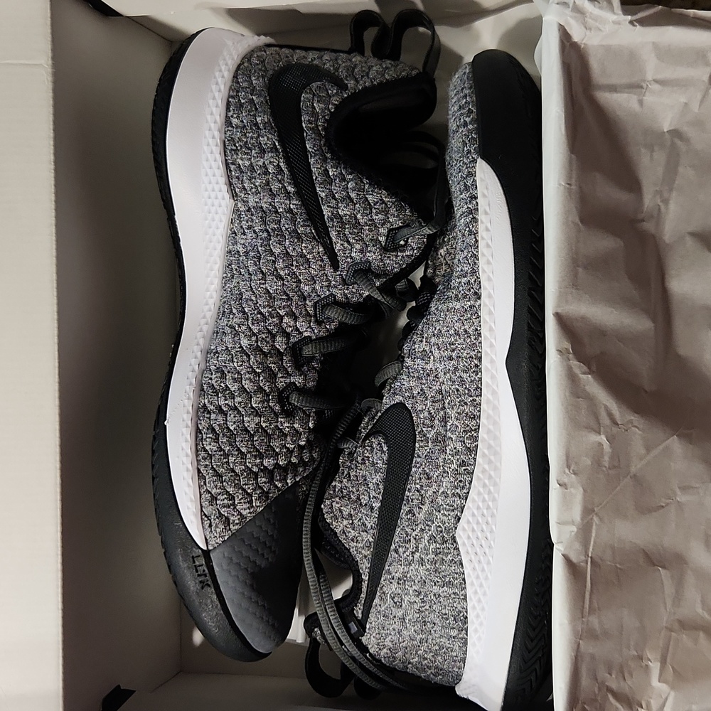 Nike LeBron Witness III, sz 11, Dark Grey/Blk/Wht